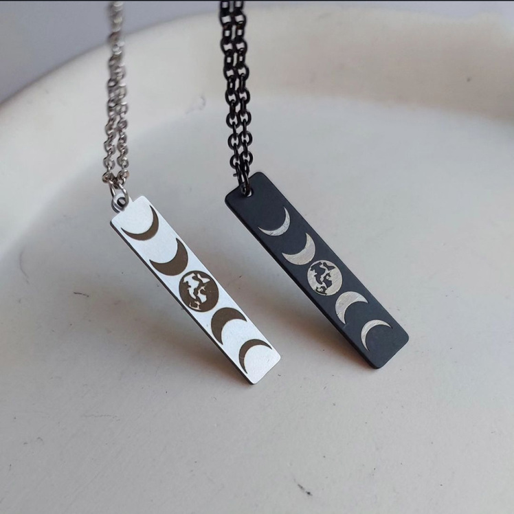 گردنبند تکامل ماه