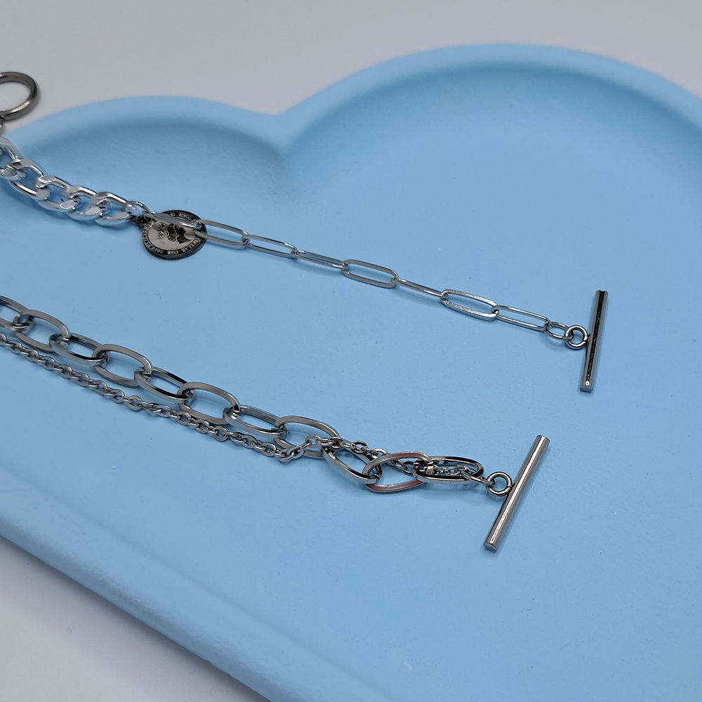 دستبند استیل الیزابت با قفل تی