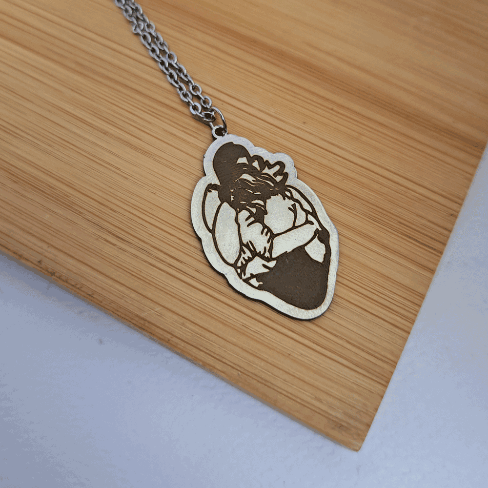  گردنبند مدل قلب طرح آغوش 