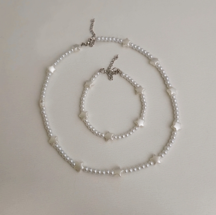  گردنبند یا دستبند مرواریدی و ستاره 