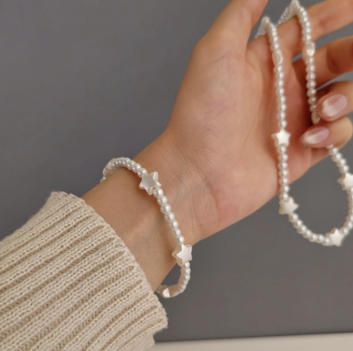 گردنبند یا دستبند مرواریدی و ستاره