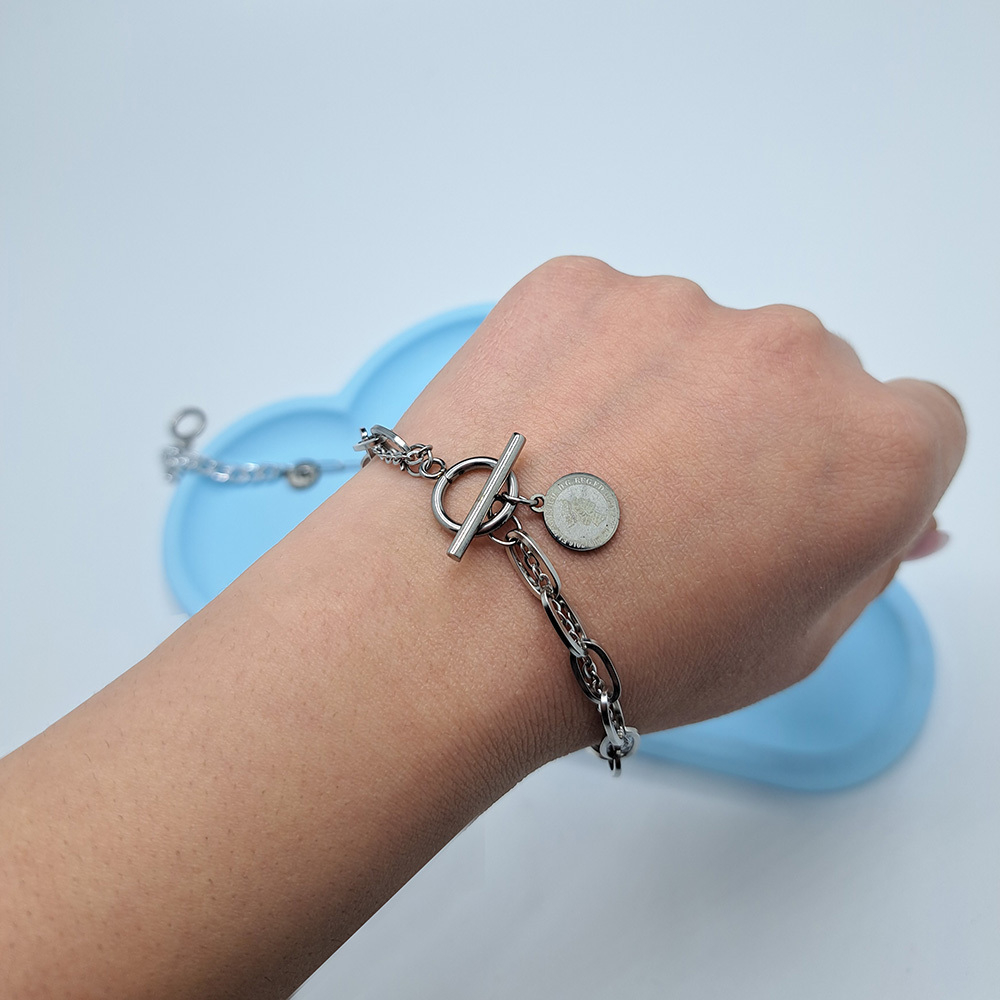 دستبند استیل الیزابت با قفل تی