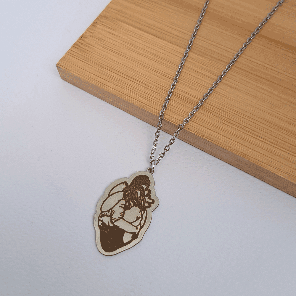  گردنبند مدل قلب طرح آغوش 