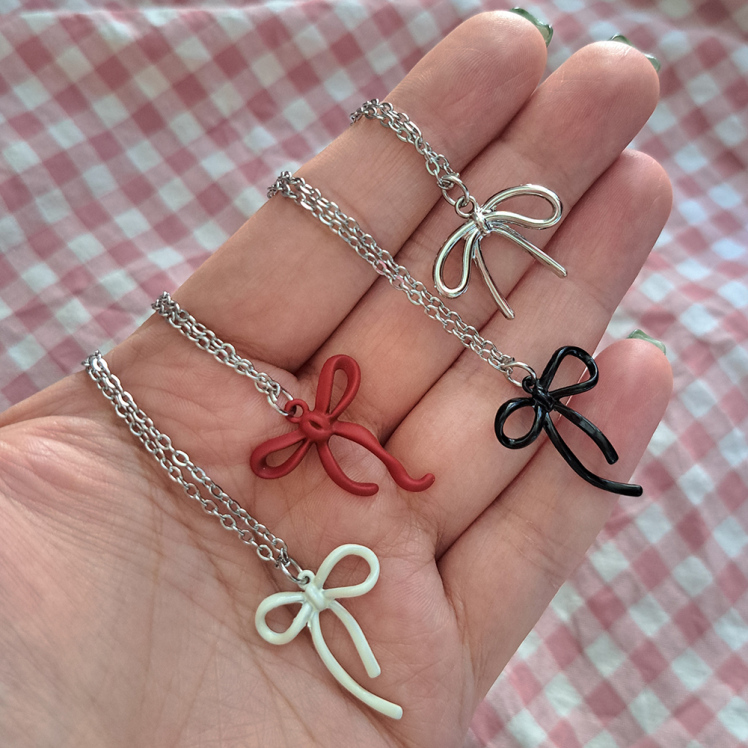 گردنبند پاپیون مینیمال