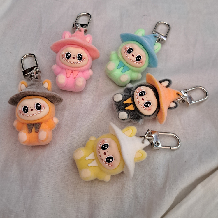 آویز فانتزی طرح لابوبو مخملی 