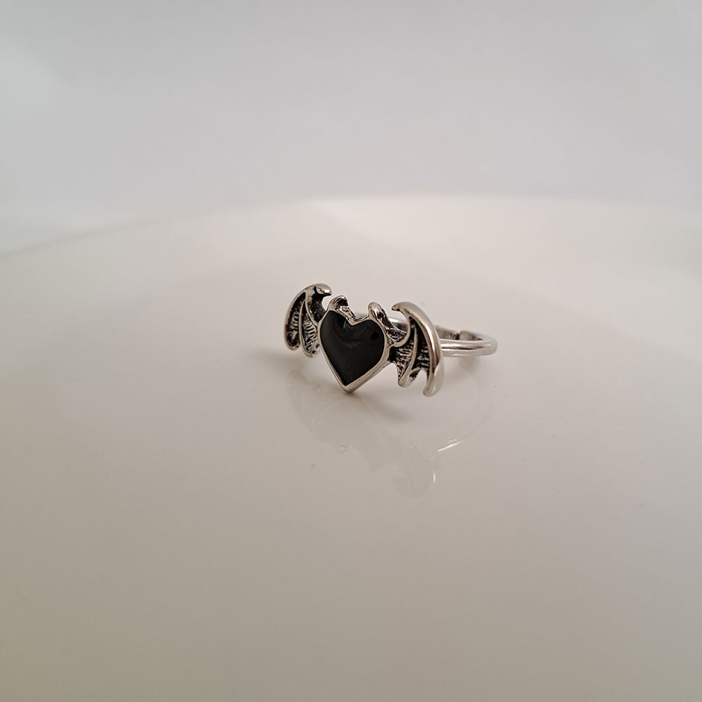  گردنبند ست قلب بالدار و انگشتر 