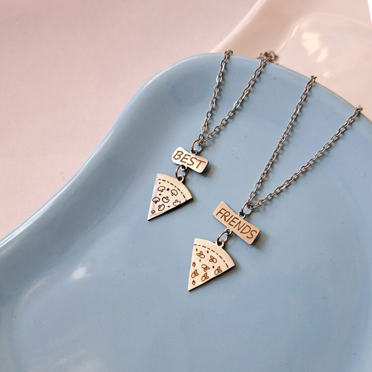 گردنبند مدل پیتزا بست فرندز